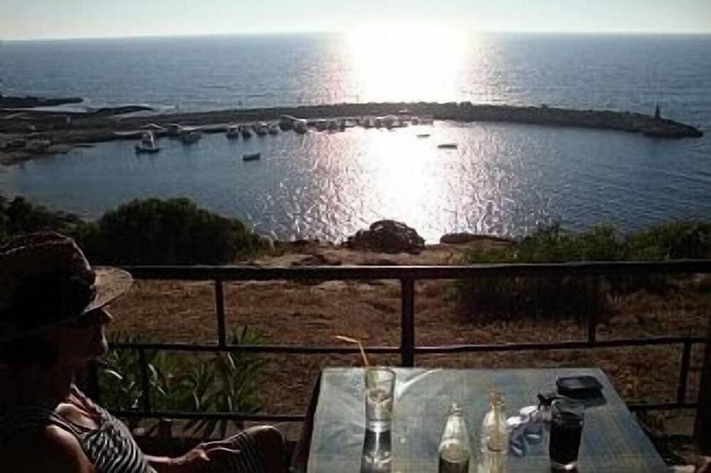 Foto 4 von 11: Amazing panoramic ocean views, large sunny terrace.