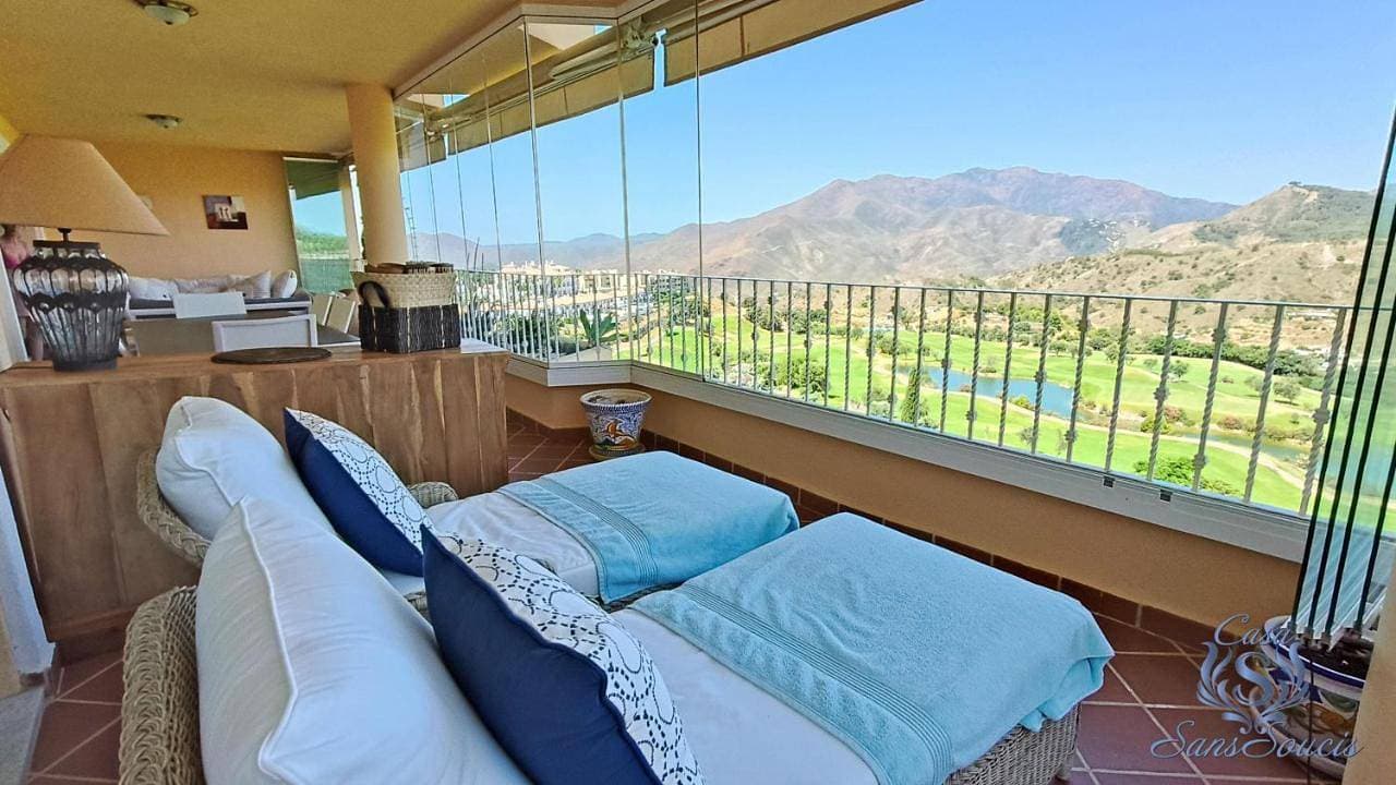 Foto 3 von 52: Three-Bedroom Apartment with Mountain View