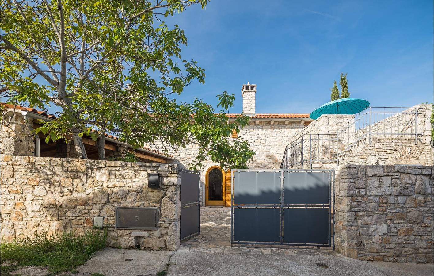 Ferienwohnung mit Panoramablick, WLAN, Terrasse und Parkplatz in der Nähe von Barban 1