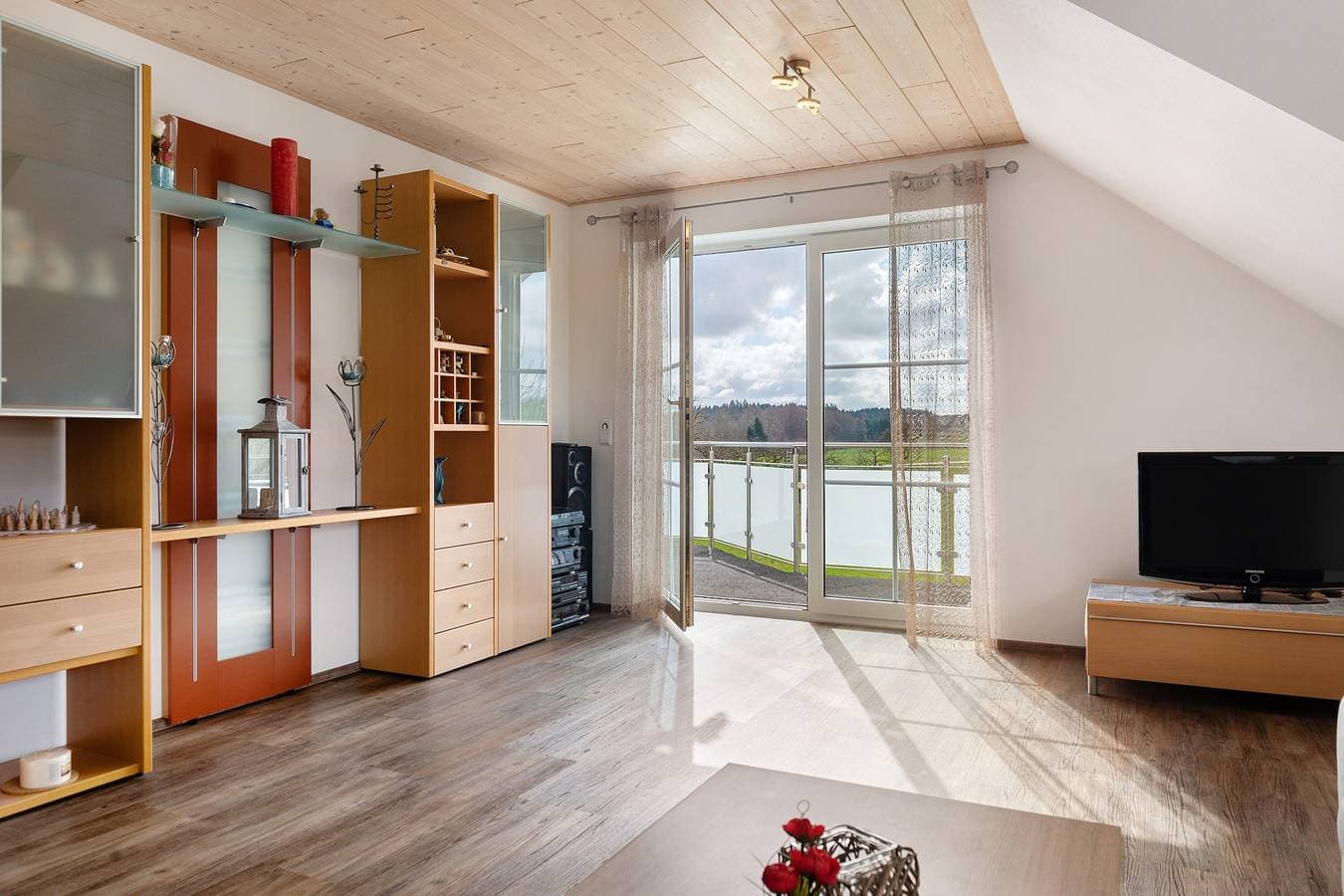 Foto 12 von 25: Gemütliche Ferienwohnung im Dachgeschoss "Vogelsang" mit Bergblick, WLAN & Balkon