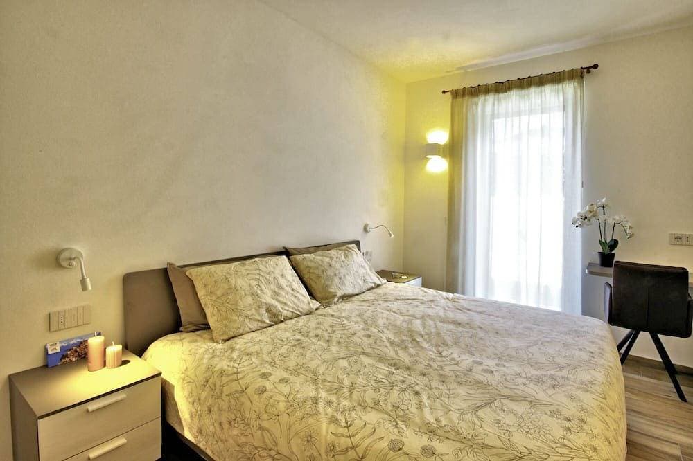 Foto 4 von 30: Modern lake view apartment with shared pool, garden, parking, air-conditioning