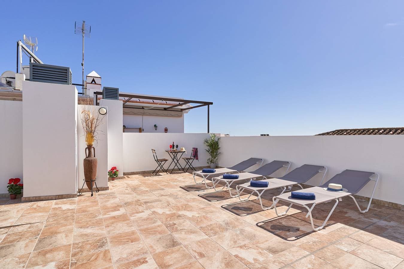 Foto 5 von 23: Einzimmerapartment "Nerja Boutique Deluxe 103" mit Gemeinschaftspool und WLAN
