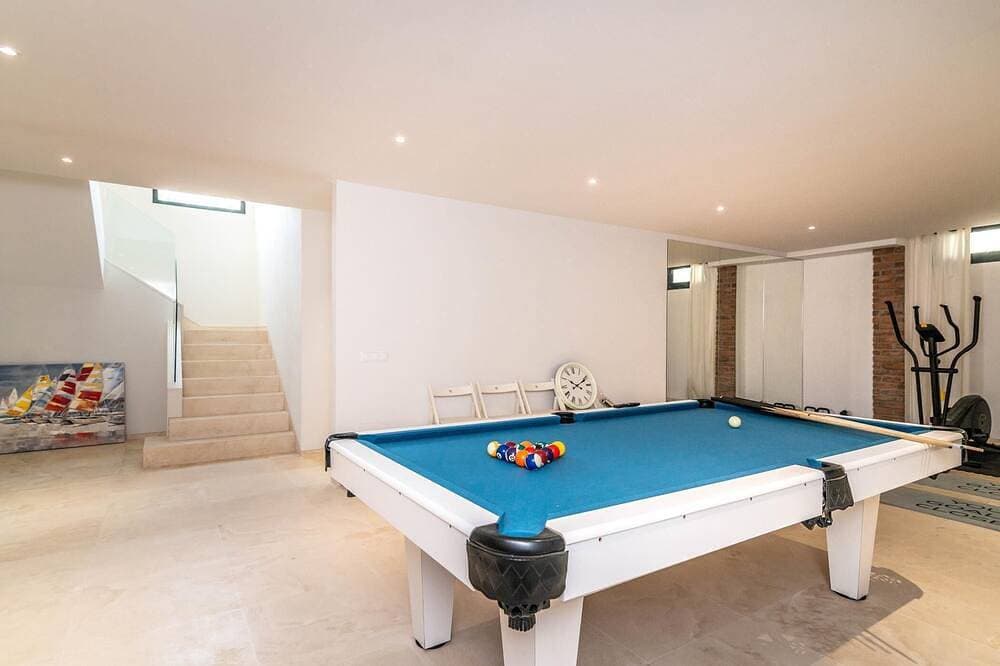 Foto 12 von 30: Remarkable 5 Bdrm Villa Heated Pool & Gym