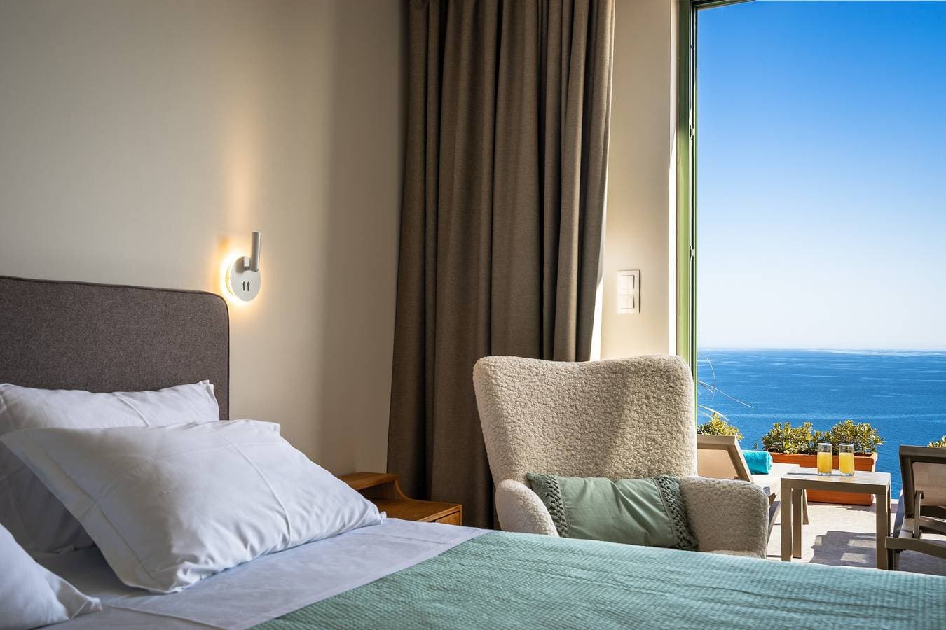 Foto 11 von 27: Ferienwohnung "Joy Breeze" mit Meerblick, Balkonen & WLAN