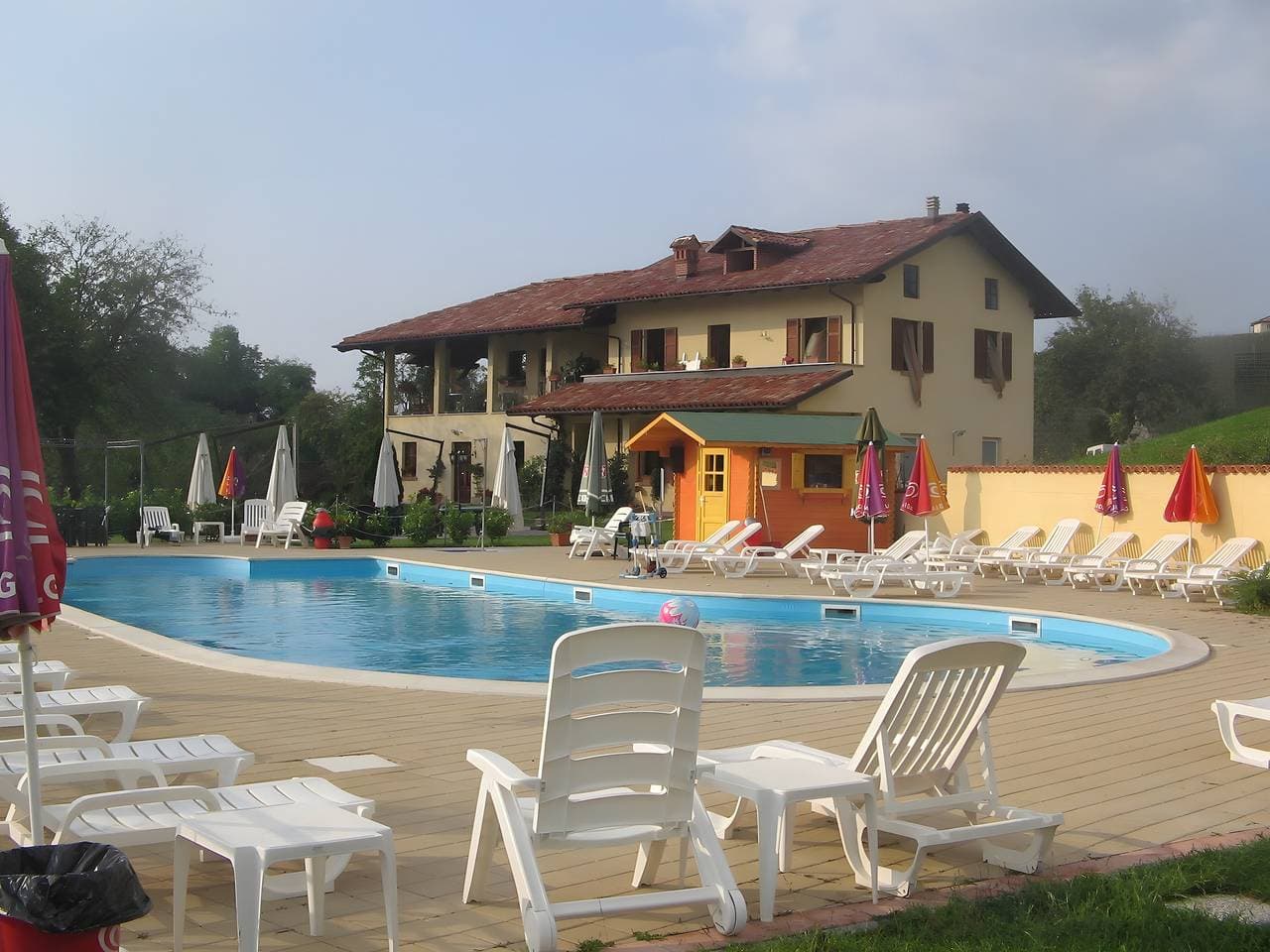 Foto 8 von 50: Ferienwohnung 'Pietra' mit Bergblick, Gemeinschaftspool und privater Terrasse