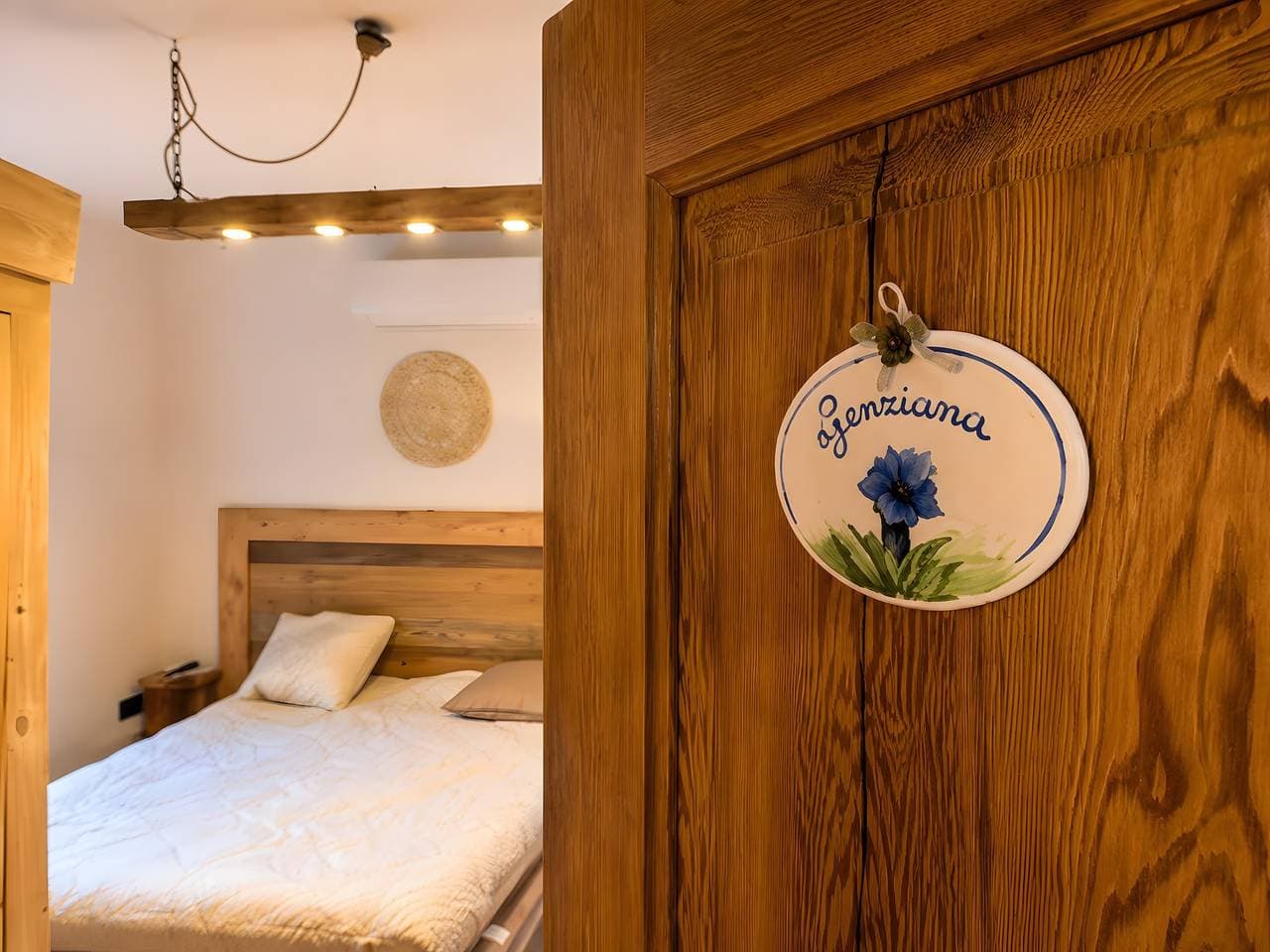 Foto 12 von 21: Zimmer „Camera Genziana“ mit Bergblick, WLAN und Klimaanlage