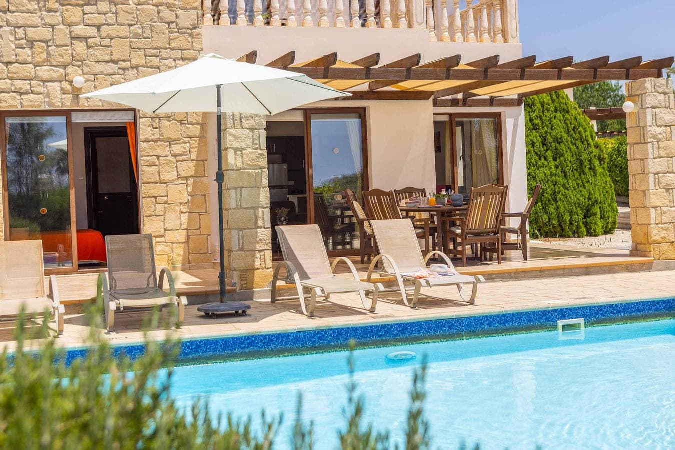 Foto 12 von 38: Villa für 6 Personen mit Balkon
