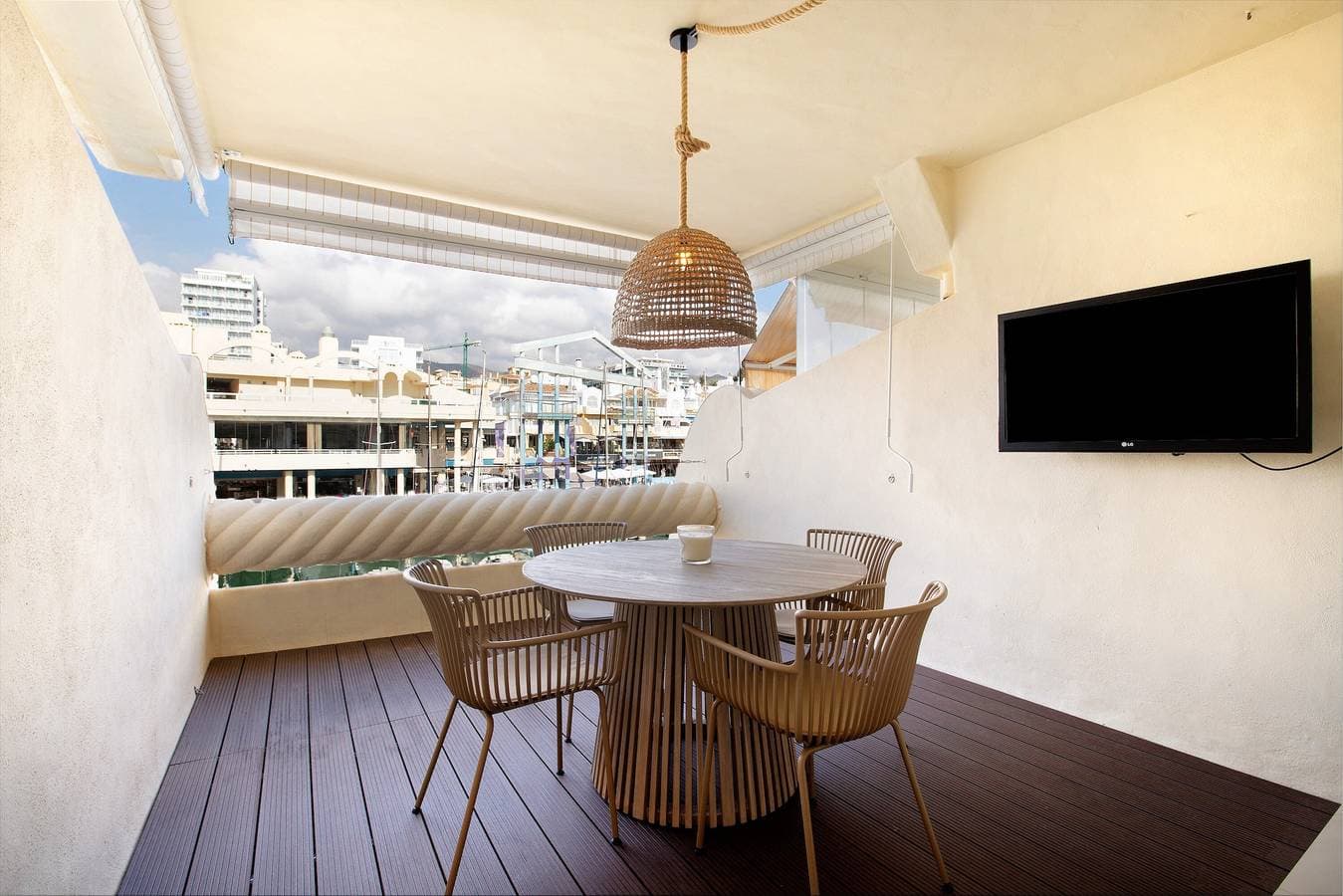 Foto 2 von 22: Studio-Apartment „Puerto Marina Luxury“ mit Meerblick & WLAN