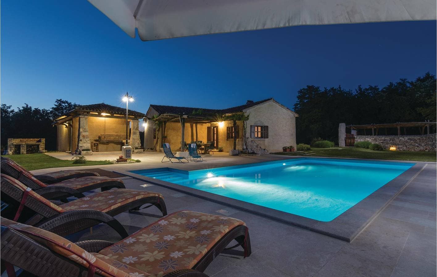 Foto 9 von 48: Geräumige 91 m² große Wohnung mit Pool, WLAN, Parkplatz und Klimaanlage!