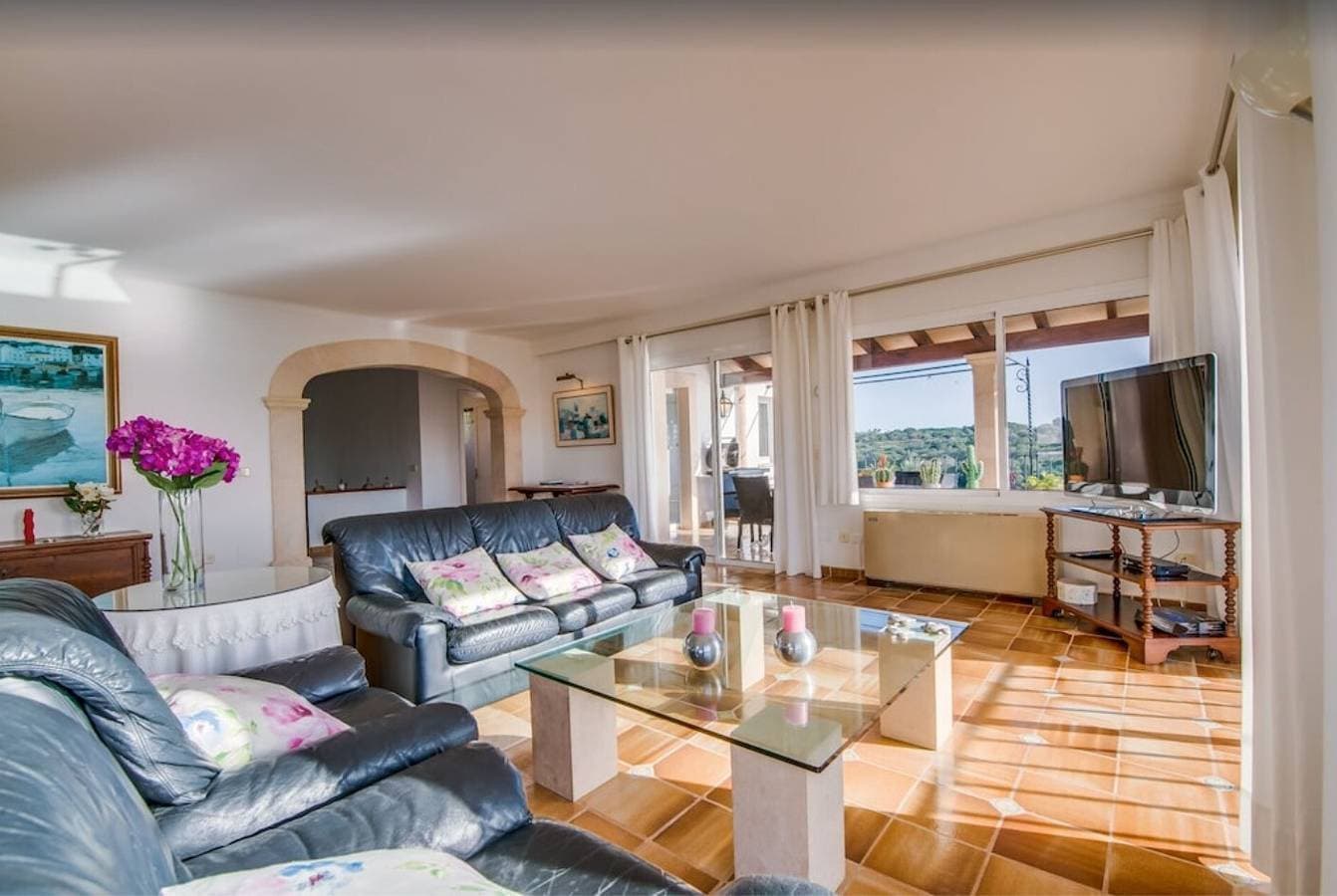 Foto 8 von 33: "Algueret" in Meeresnähe mit Meerblick, Pool, WLAN, Klimaanlage, Terrasse und Garten; Parkplatz