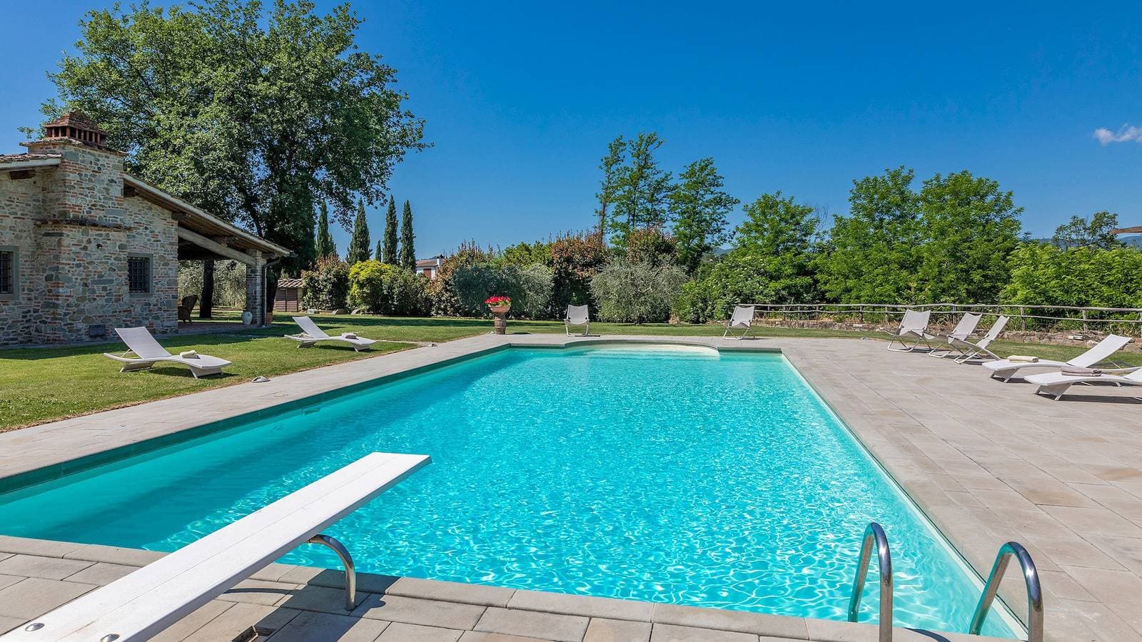 Foto 2 von 44: Villa für 10 Personen mit Garten