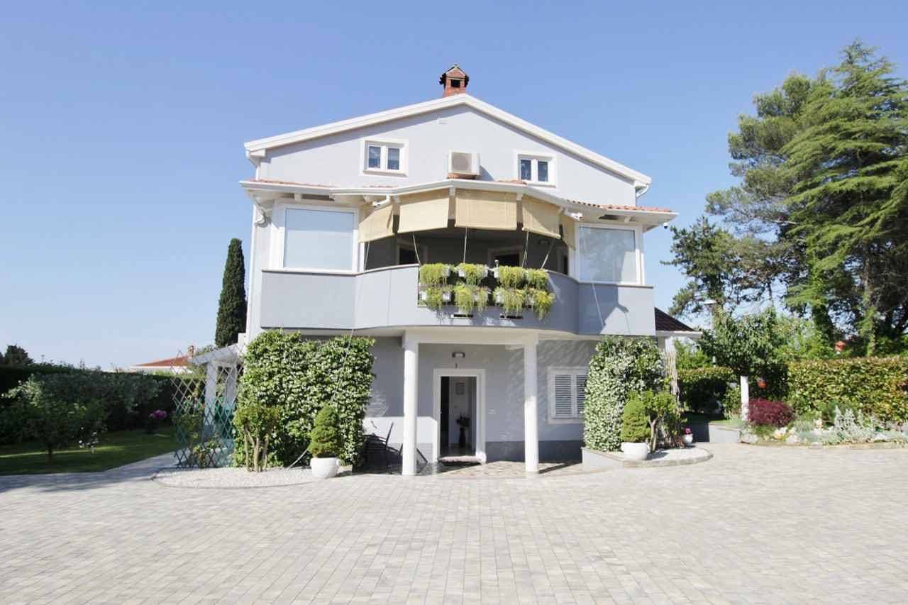 Foto 5 von 14: Ferienwohnung mit Terrasse und Grill