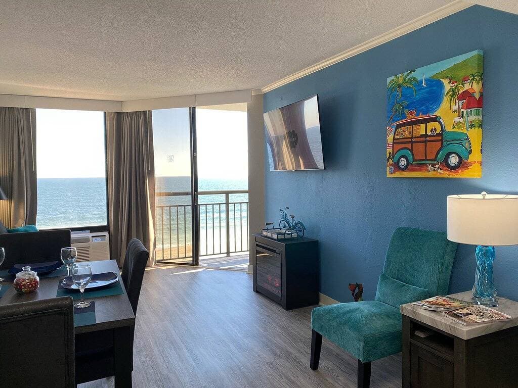 Beautiful Clean Modern Direct Oceanfront Unit With Amazing Views 1