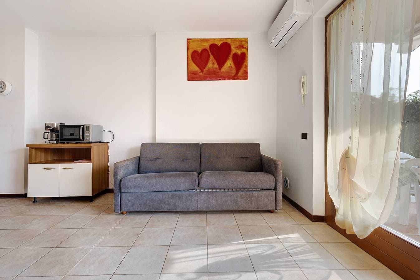Foto 9 von 25: Ferienwohnung 'Assenza 9' mit Seeblick, WLAN und Klimaanlage