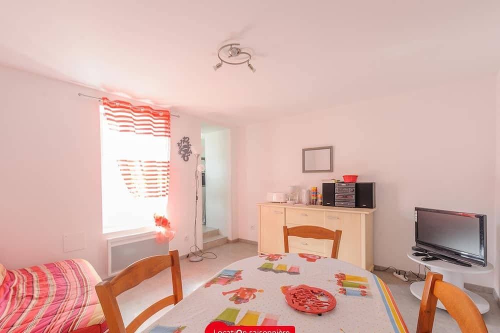 Gemütliche T2-Wohnung, 50m vom Strand, 500m zu Geschäften, Garten, WLAN, Baby-Equipement 1