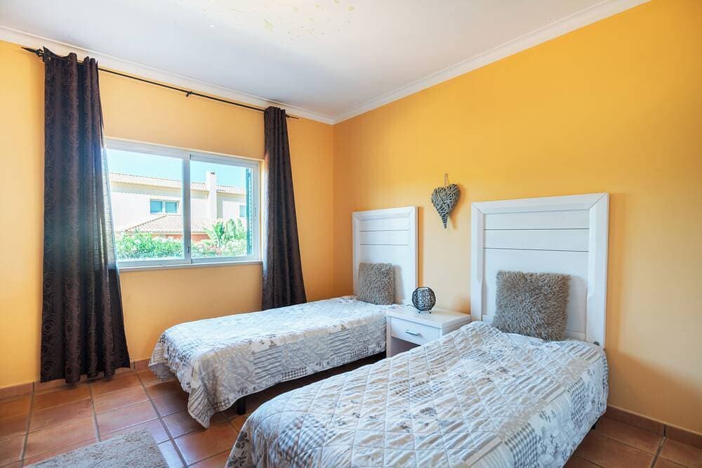 Foto 5 von 25: \"Orange Tree Villa Alvor - South - Facing Family Villa with Private Poll\"