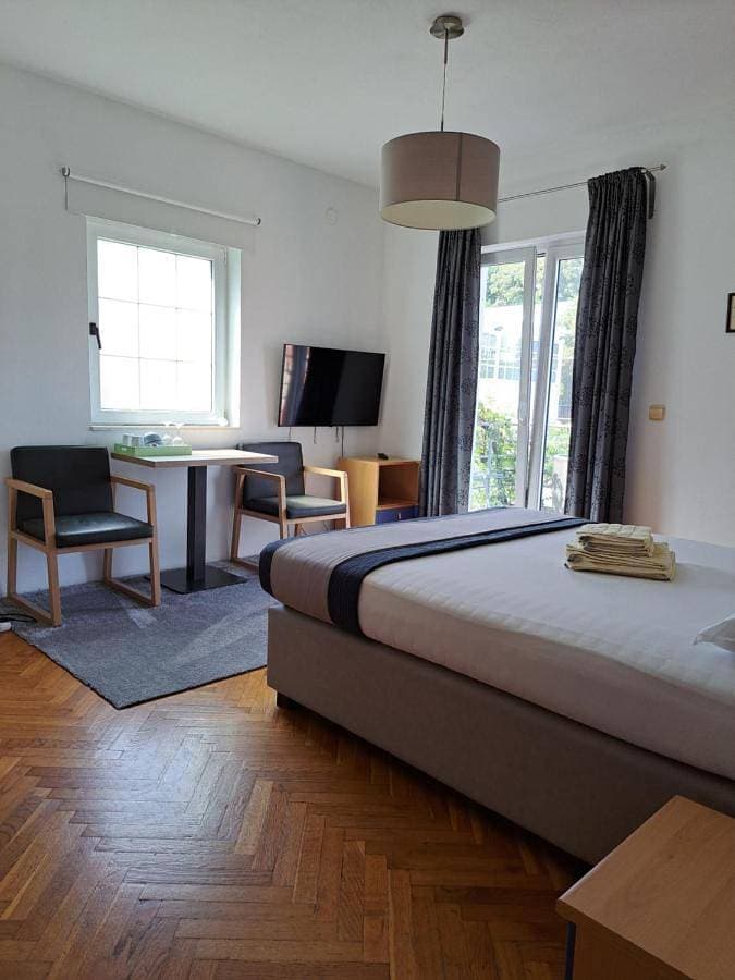 Foto 4 von 6: One-Bedroom Apartment