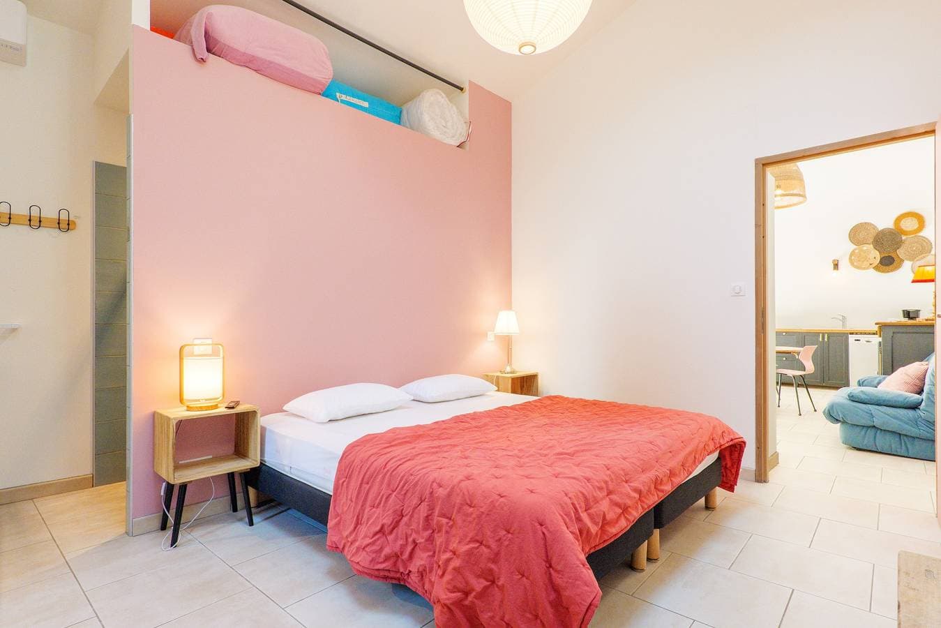 Foto 10 von 25: Ferienwohnung 'Gîte Le Mûrier Piscine Partagée' mit Bergblick, WLAN und Klimaanlage