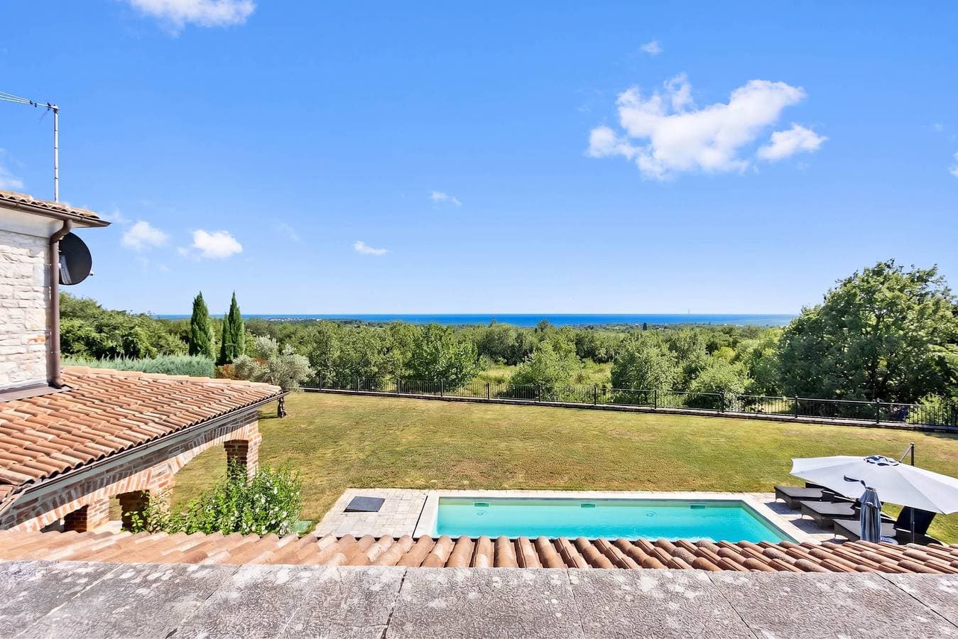 Foto 10 von 47: Luxury Villa Leoleni with heated pool