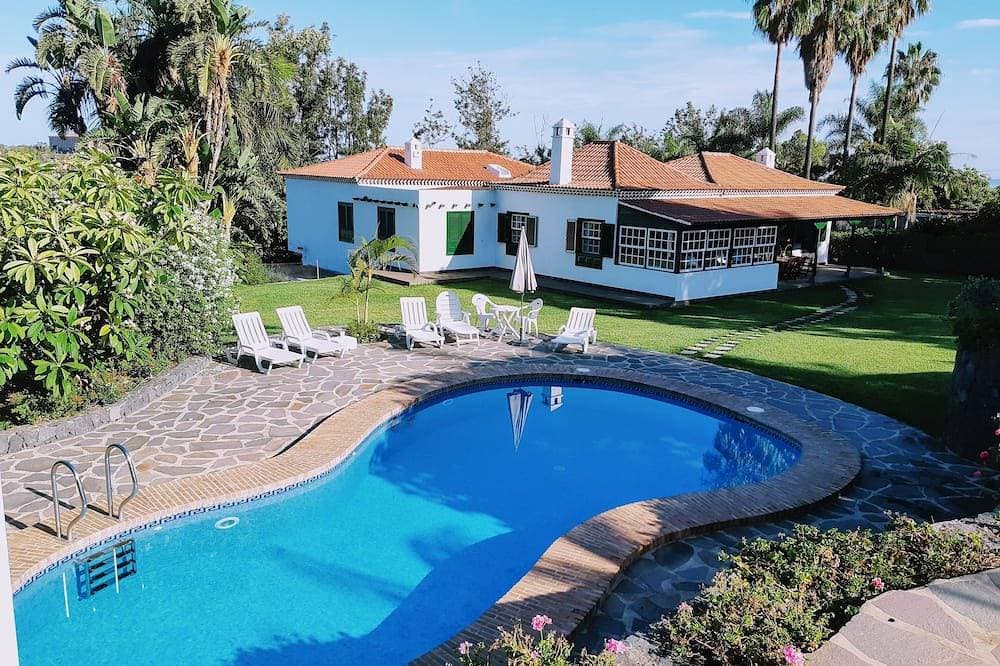 Schöne Villa in 5.000 m² großem botanischen Garten, im Herzen des Orotava-Tals 1