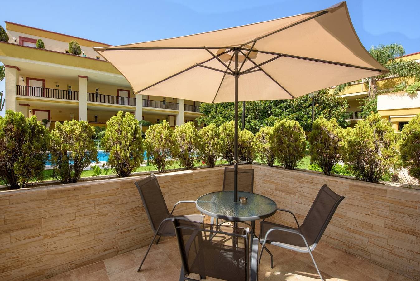 Foto 3 von 25: Einzimmerwohnung 'Romana Playa 203' mit Pool, privater Terrasse und WLAN