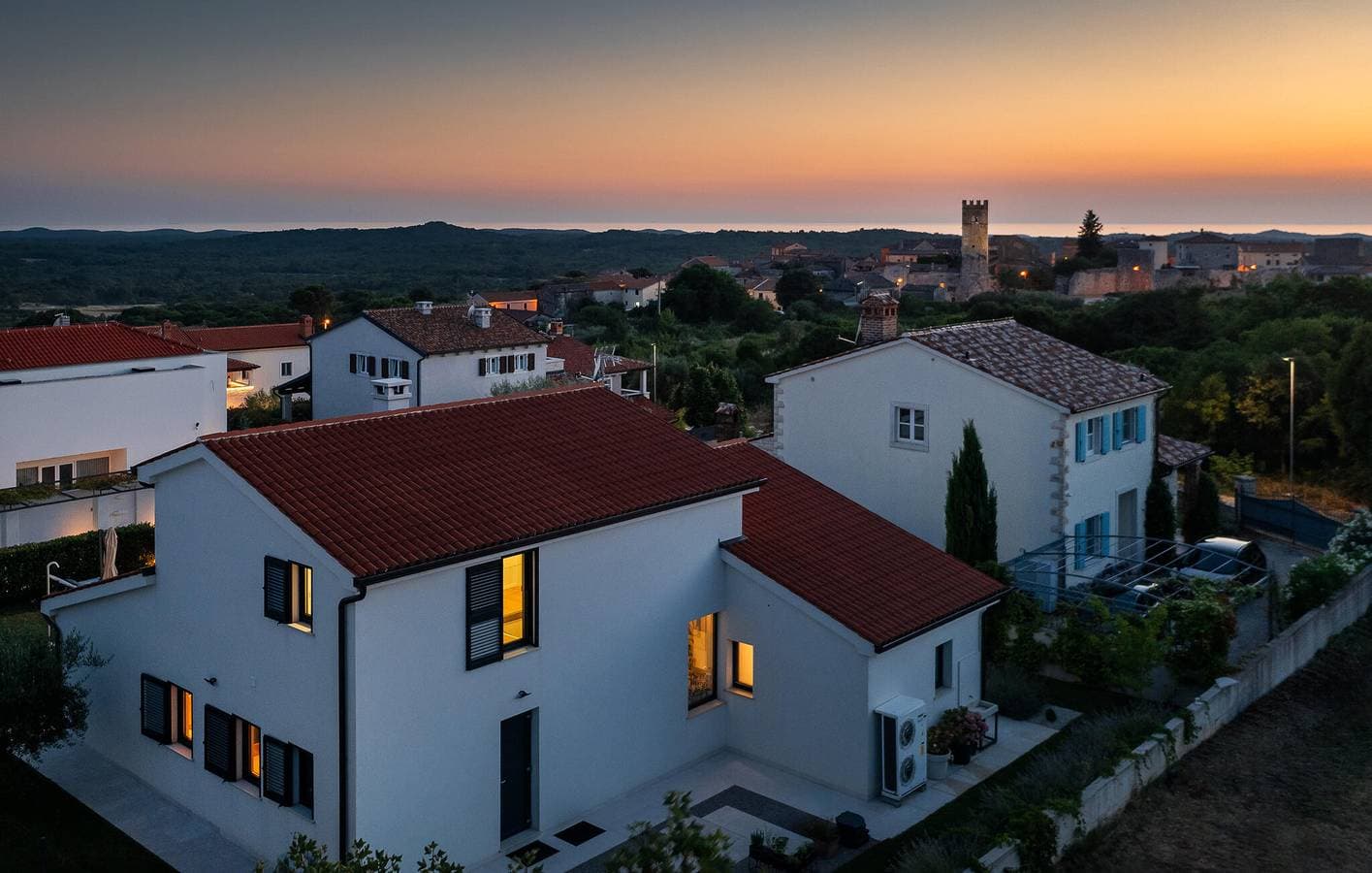 Foto 5 von 43: Geräumige 2-Zimmer-Wohnung mit Pool und WLAN, in der Nähe des Stadtzentrums von Heraki