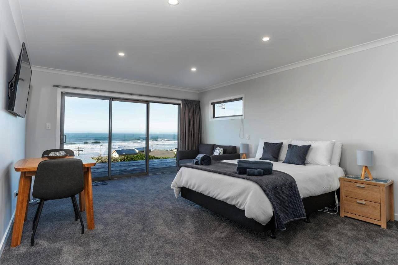 Kaka Point Views Apartment 2 1