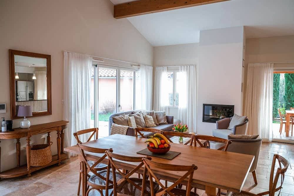 Foto 6 von 28: Neue Luxus-3-Bett-Villa mit privatem Pool auf Chateau Immobilien