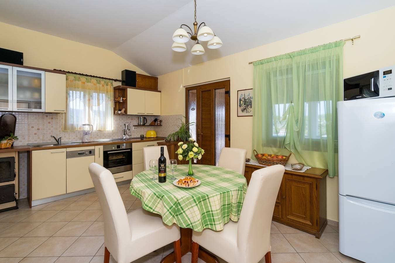 Foto 13 von 32: 2-Zimmer-Ferienwohnung mit Terrasse und Meerblick Necujam, Solta A-2090-a