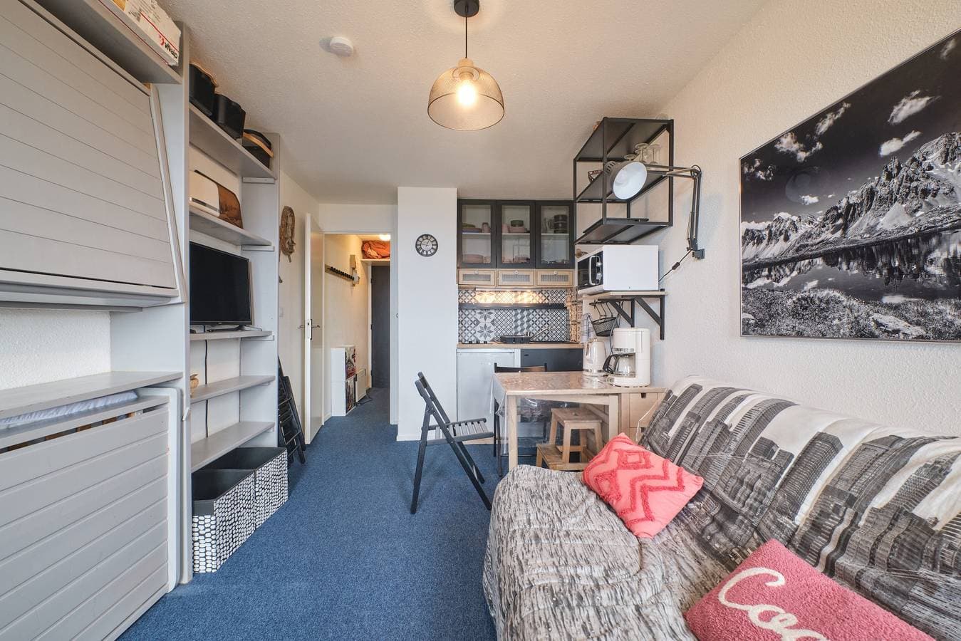 Foto 4 von 21: Ferienwohnung 'Studio Gaelle' mit Bergblick, Gemeinschaftspool und Gemeinschaftsgarten
