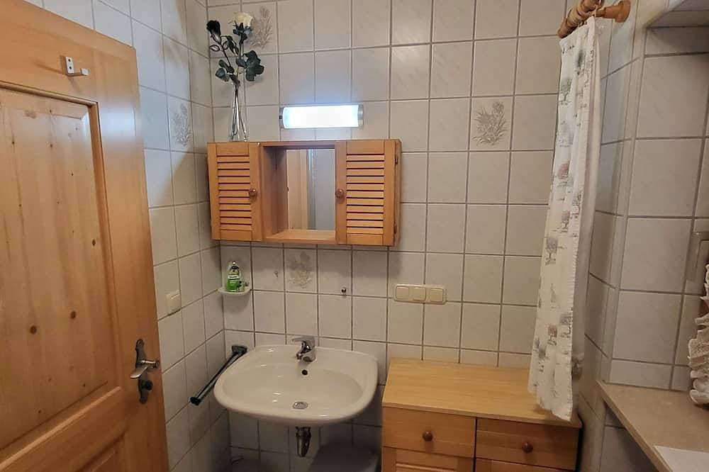 Foto 3 von 17: Ruhig gelegene Erdgeschoss Wohnung mit eigener Terrasse und Bergblick