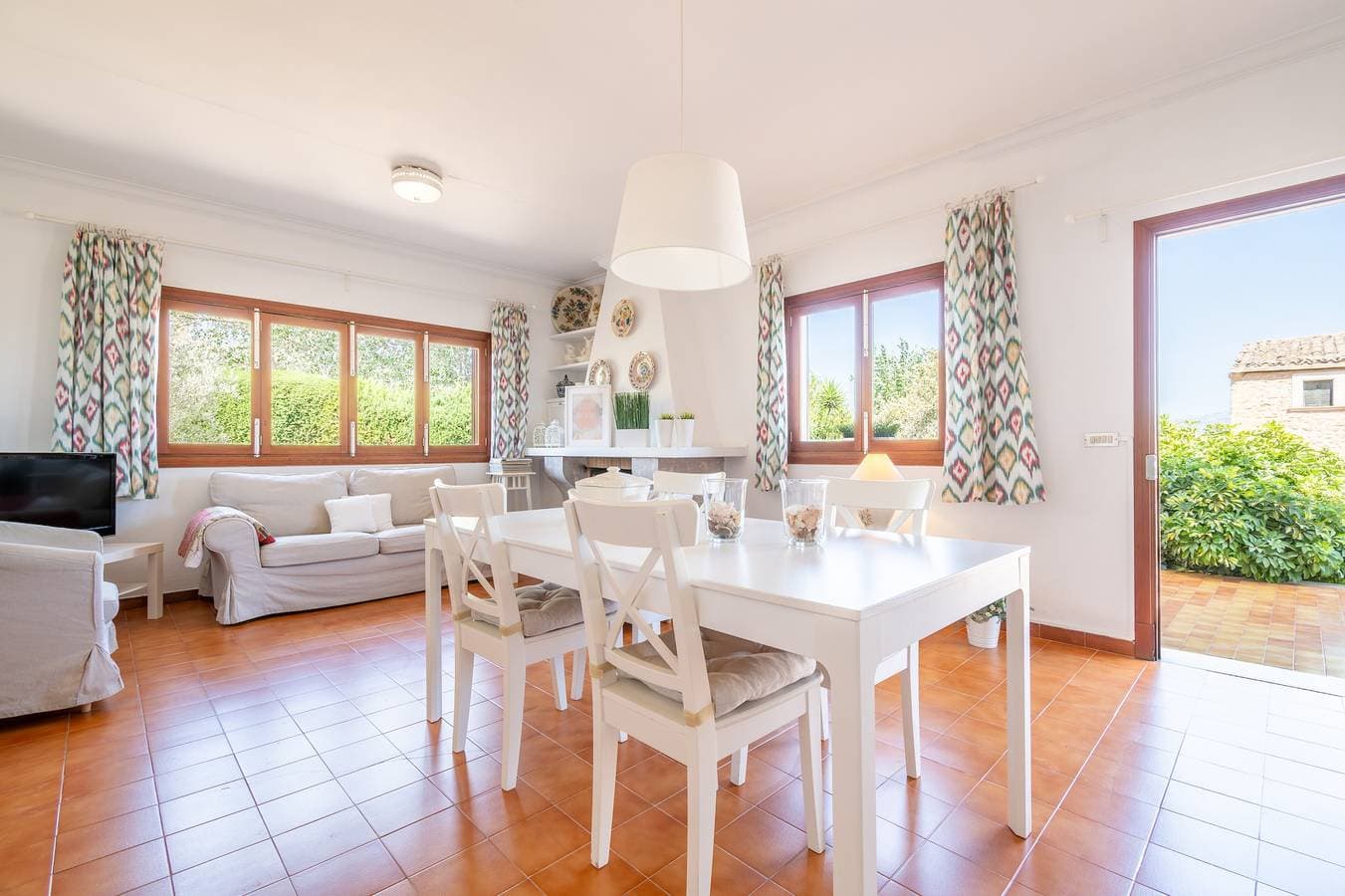Foto 7 von 29: Ferienhaus "Es Viola" mit Bergblick, Pool, WLAN, Garten und Terrasse