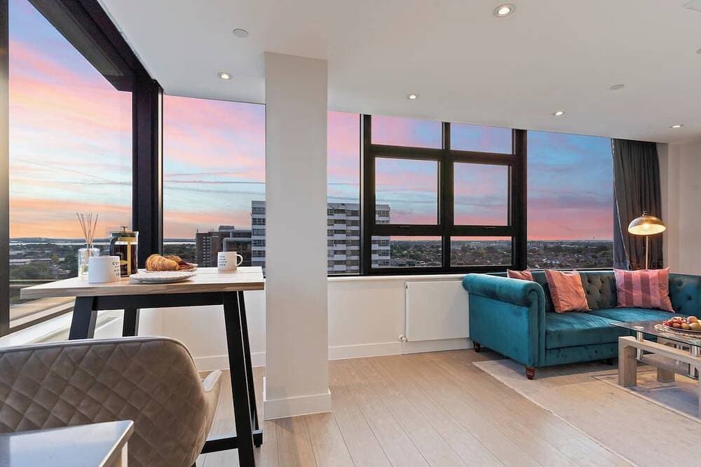 Heathrow Apartment Sleeps 4 1