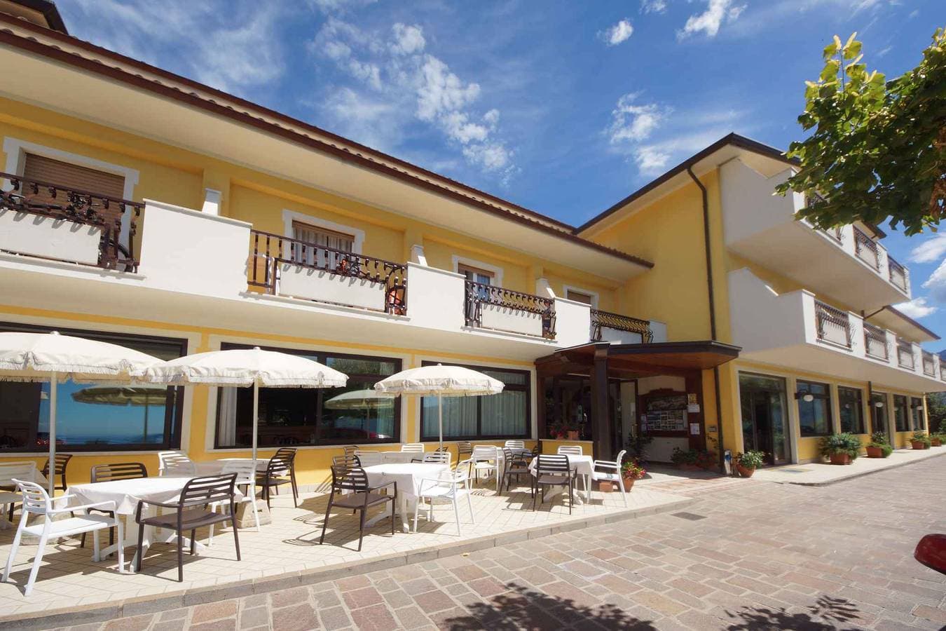 Foto 12 von 27: Ferienwohnung mit Seeblick und Pool