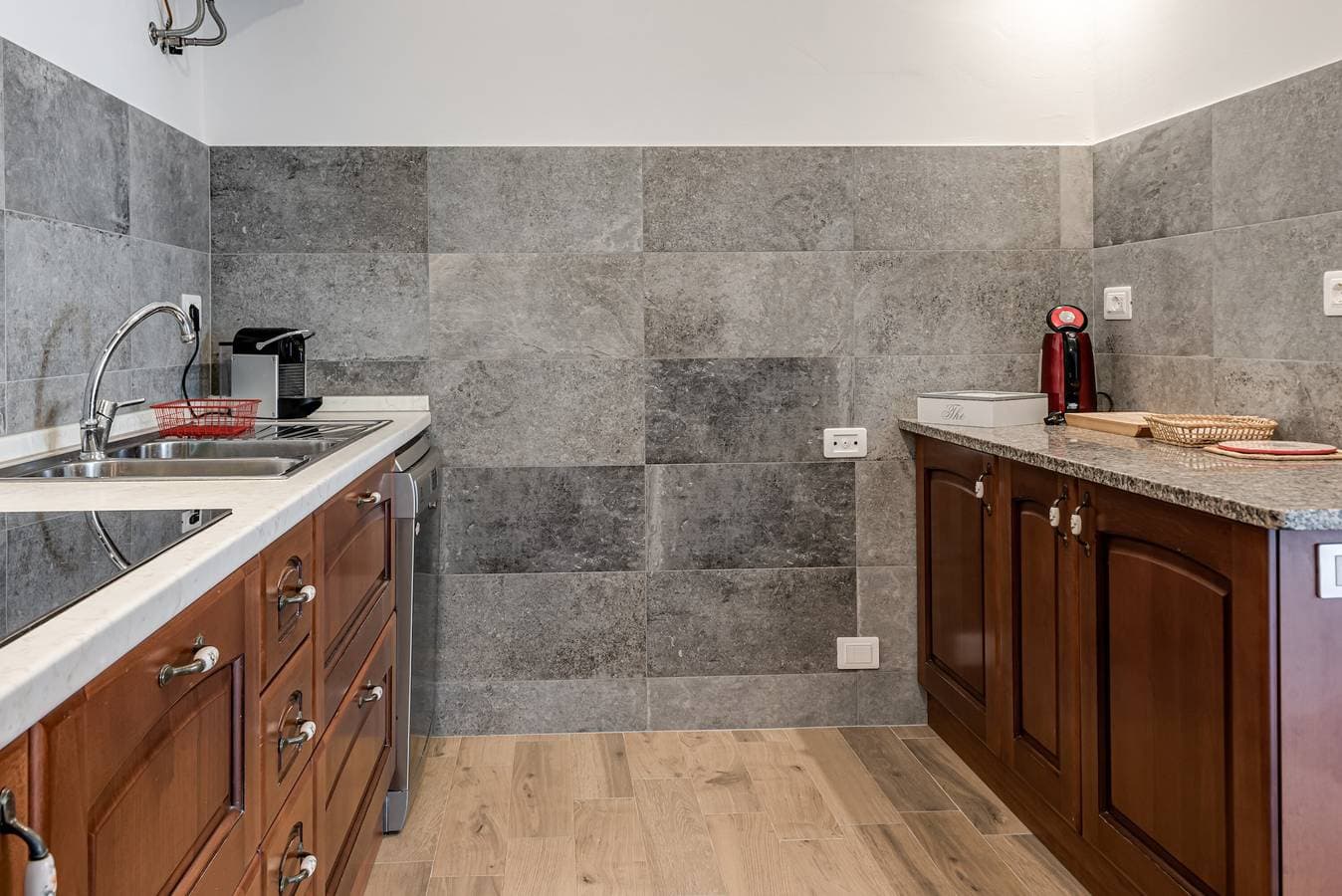 Foto 7 von 28: Ferienwohnung 'Ampio e accogliente appartamento' mit beheiztem Pool