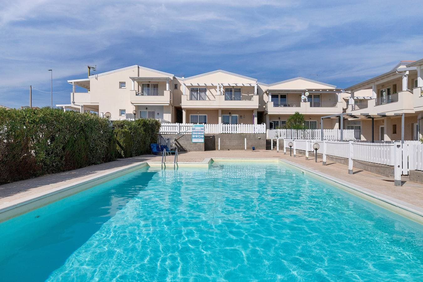 Casa Lidia mit Gemeinschaftspool, privatem Parkplatz und Garten; Residence Bouganville, Viddalba