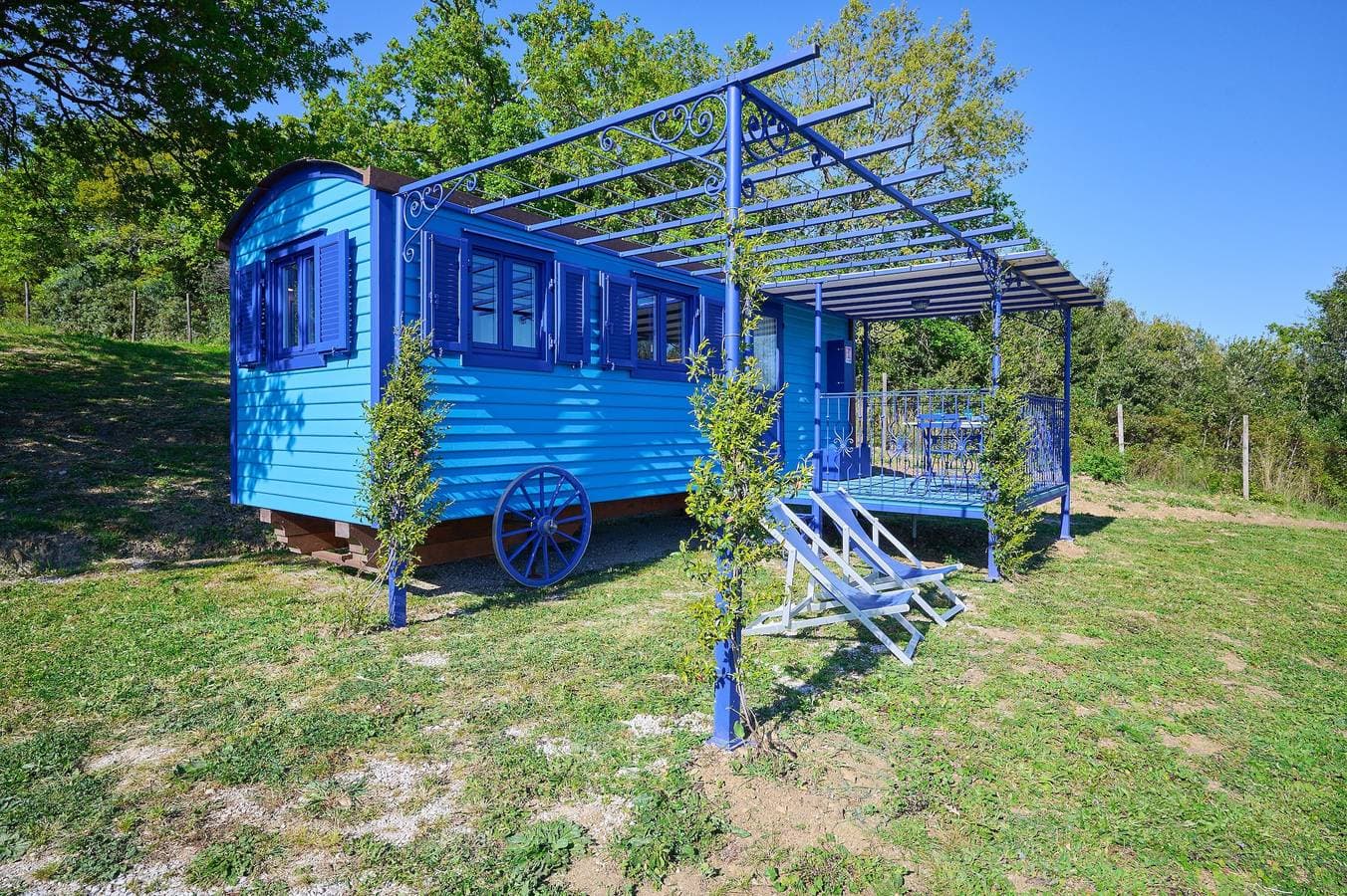 Foto 2 von 50: Wohnwagen 'Gitano Pavone Blu' mit privater Terrasse, Gemeinschaftsgarten und Klimaanlage