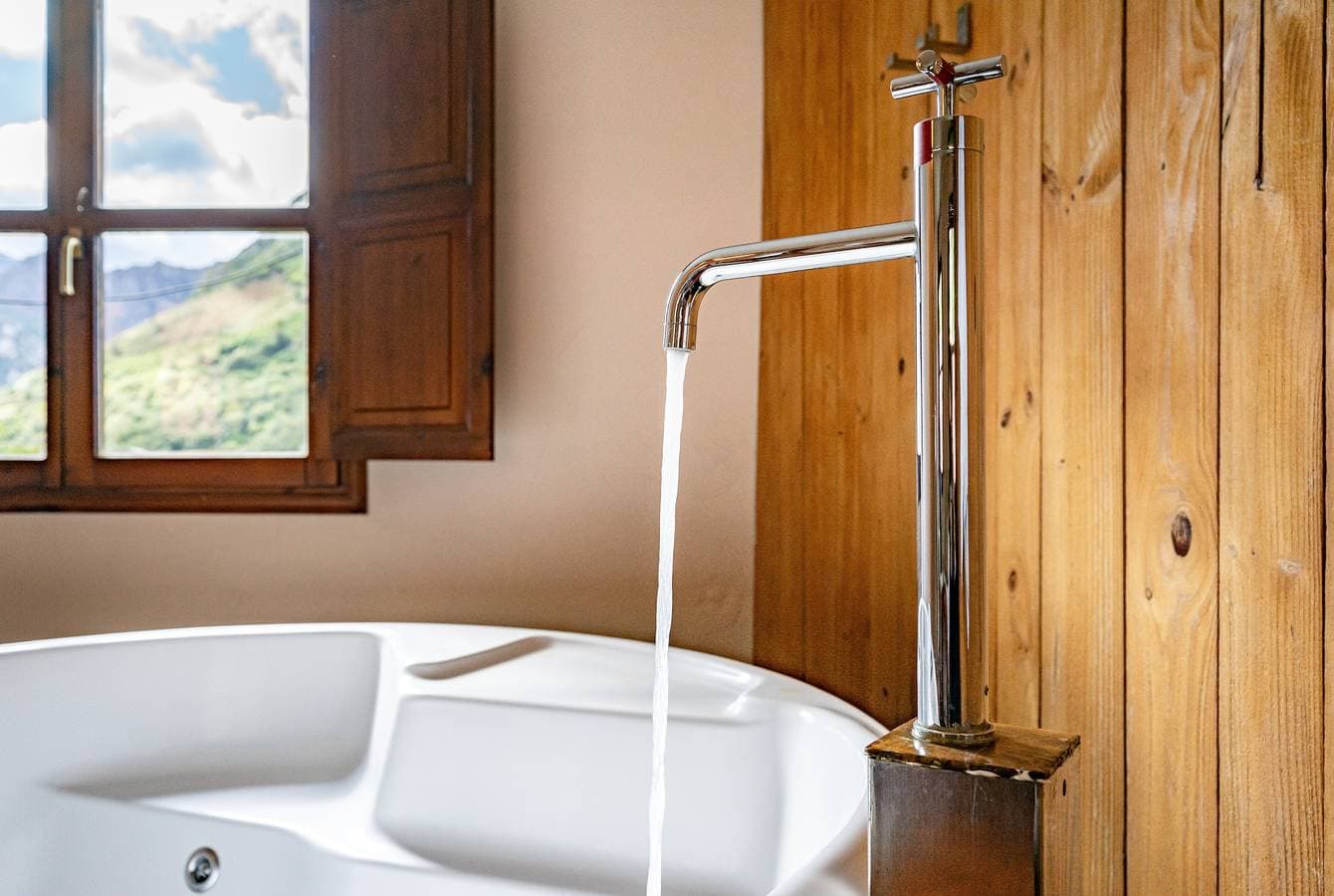 Foto 12 von 44: Ferienhaus mit Whirlpool und Bergblick im Naturpark Ponga