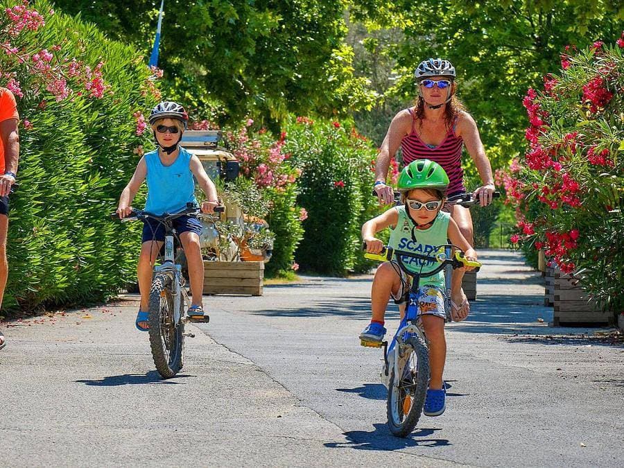 Foto 11 von 27: Camping La Plage d'Argens - Zelt 5 personen - 2 Schlafzimmer | 4-5 Schlafplätze | Kein Bad | Klimaanlage