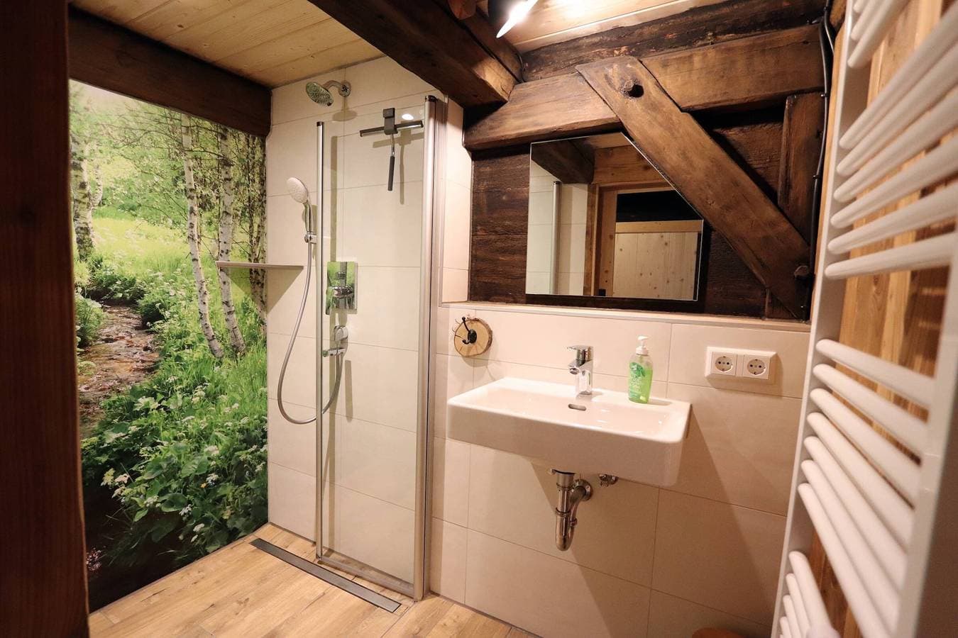Foto 12 von 34: Kabine 'Ferienhütte Biobetrieb Lippenhof' mit Privatterrasse und Balkon
