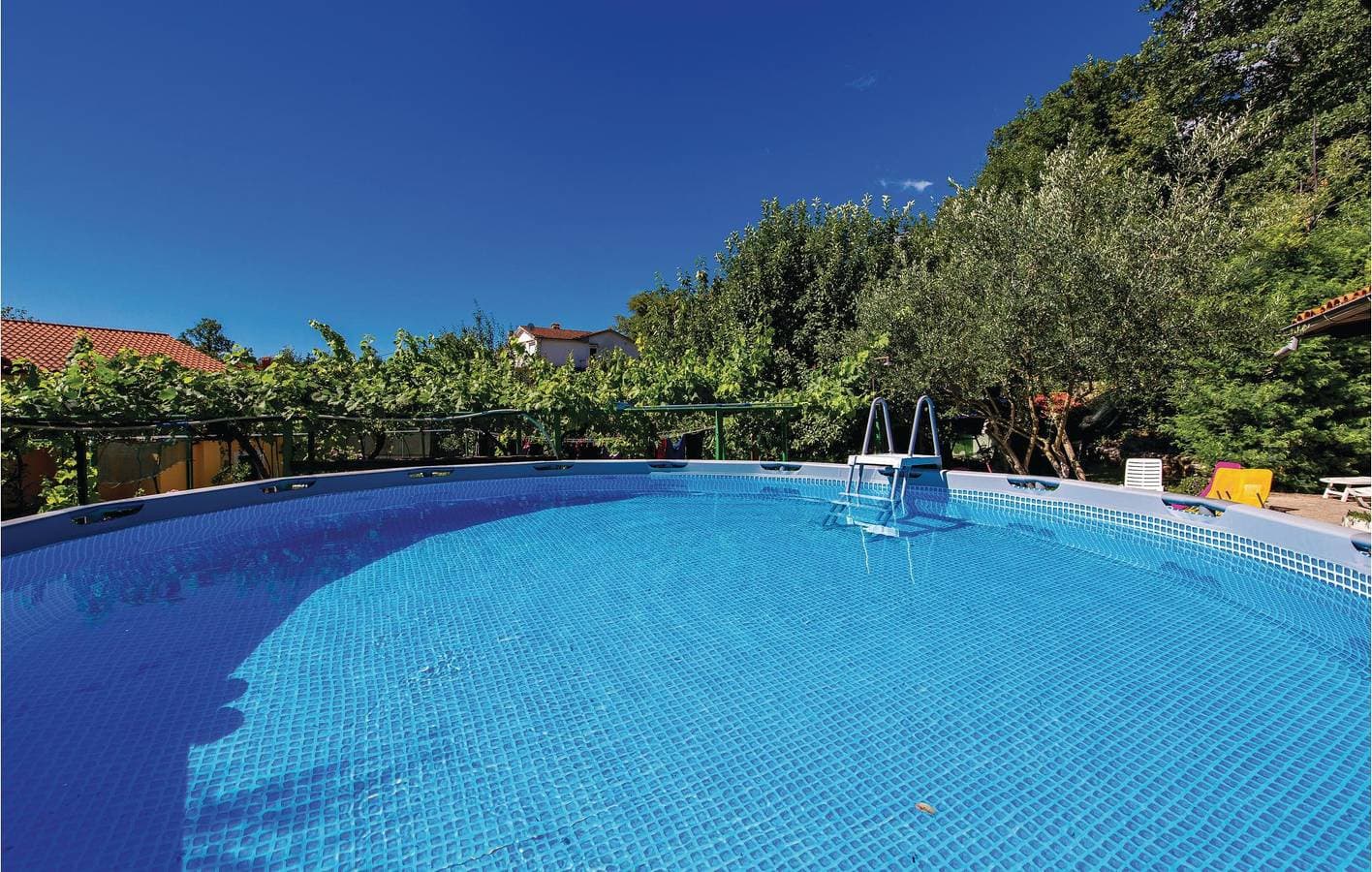 Foto 3 von 28: Modernes Apartment mit Pool und Terrasse, 2 km vom Hundestrand entfernt