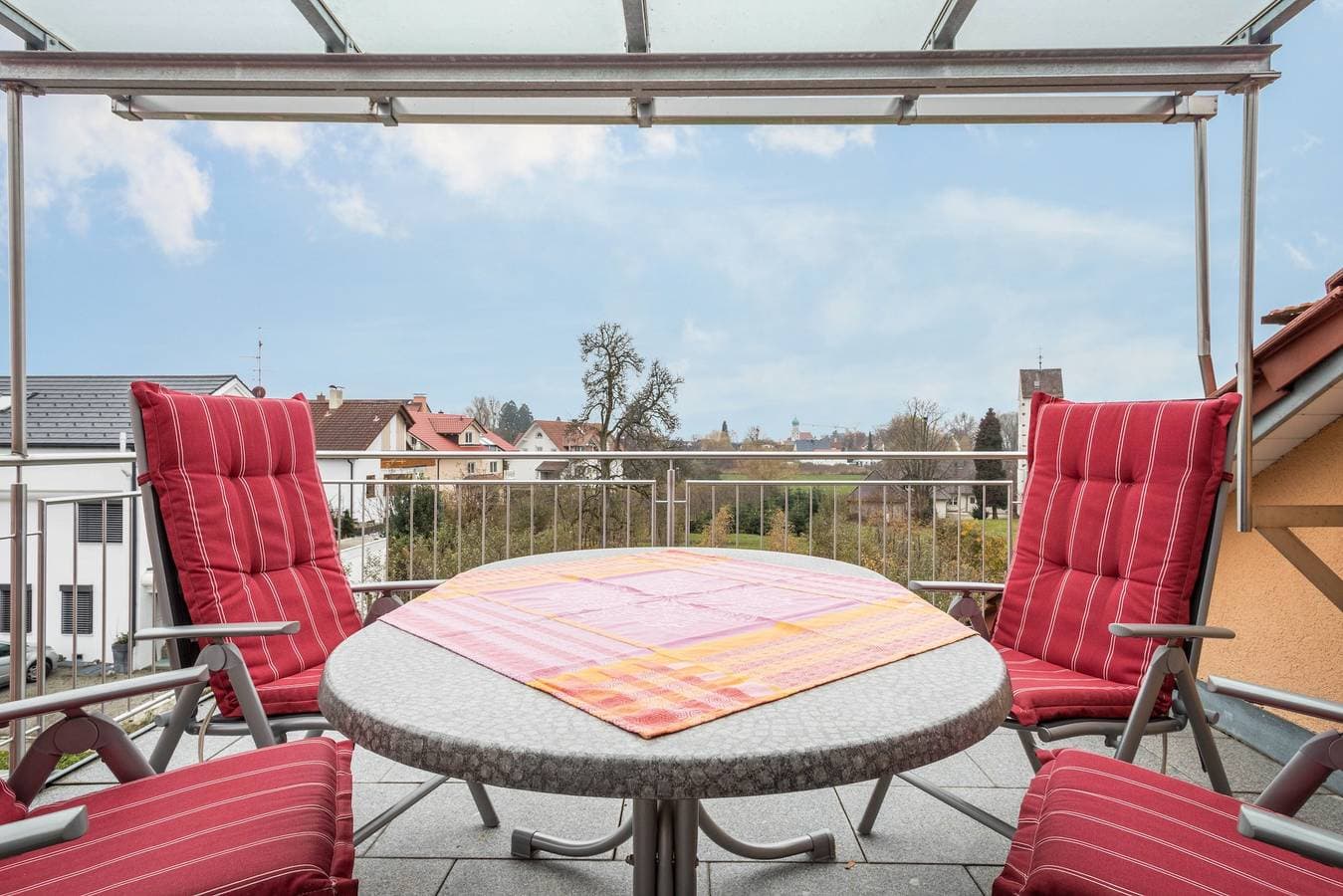Foto 3 von 34: Ferienwohnung 'Haus Sonnenseite Pfänder' mit Bergblick, Balkon und Wi-Fi