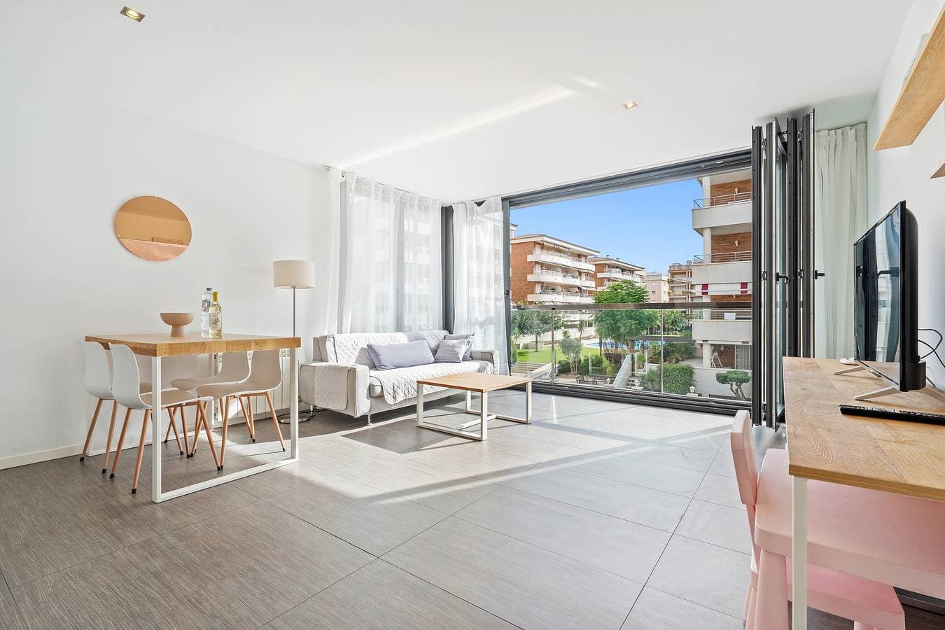 Foto 4 von 19: Appartamento di fronte al mare, piscina, aria condizionata, parcheggio ascensore