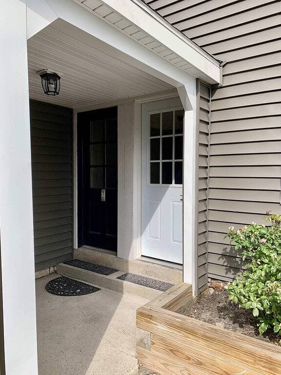 2 Bedroom/Pet Friendly/short walk to Village 1