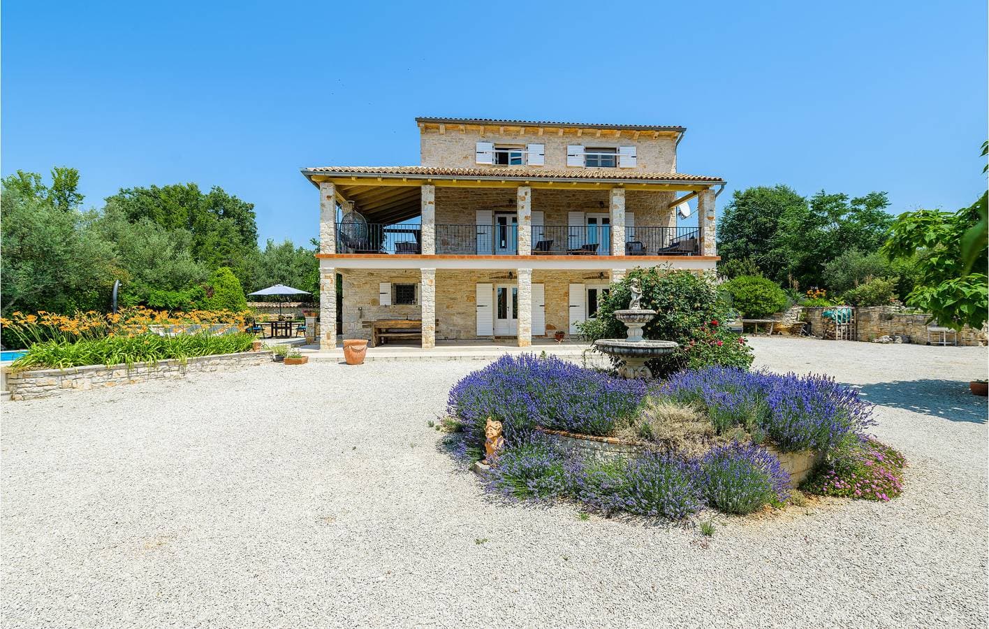 Foto 2 von 50: Geräumige Wohnung mit Pool und Terrasse in der Nähe des Stadtzentrums von Heraki