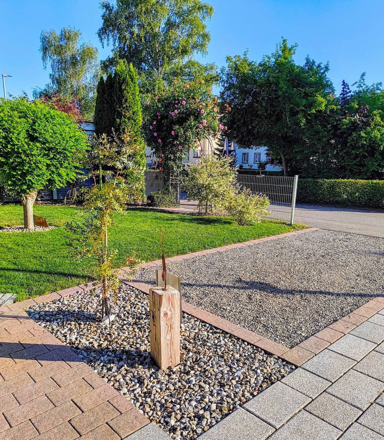 Foto 8 von 25: Ferienwohnung 'Haus Auryn' mit Privatterrasse, Gemeinschaftsgarten und WLAN
