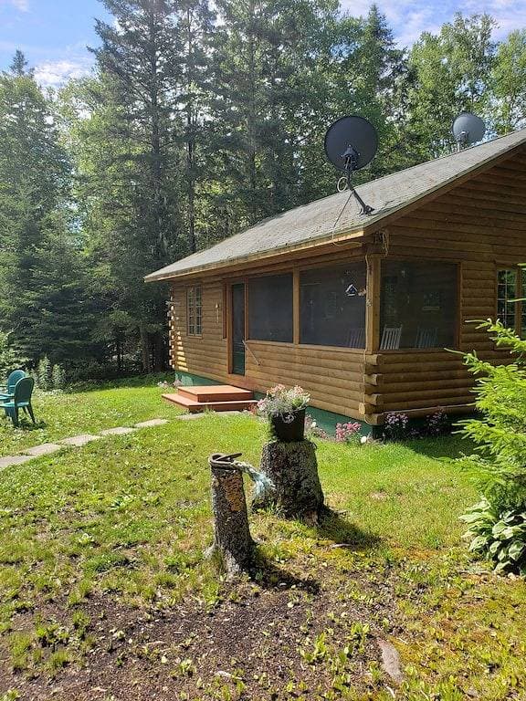 Full refund up to 1 day out/kayaks/ fire pit/beach/Pets welcome 1