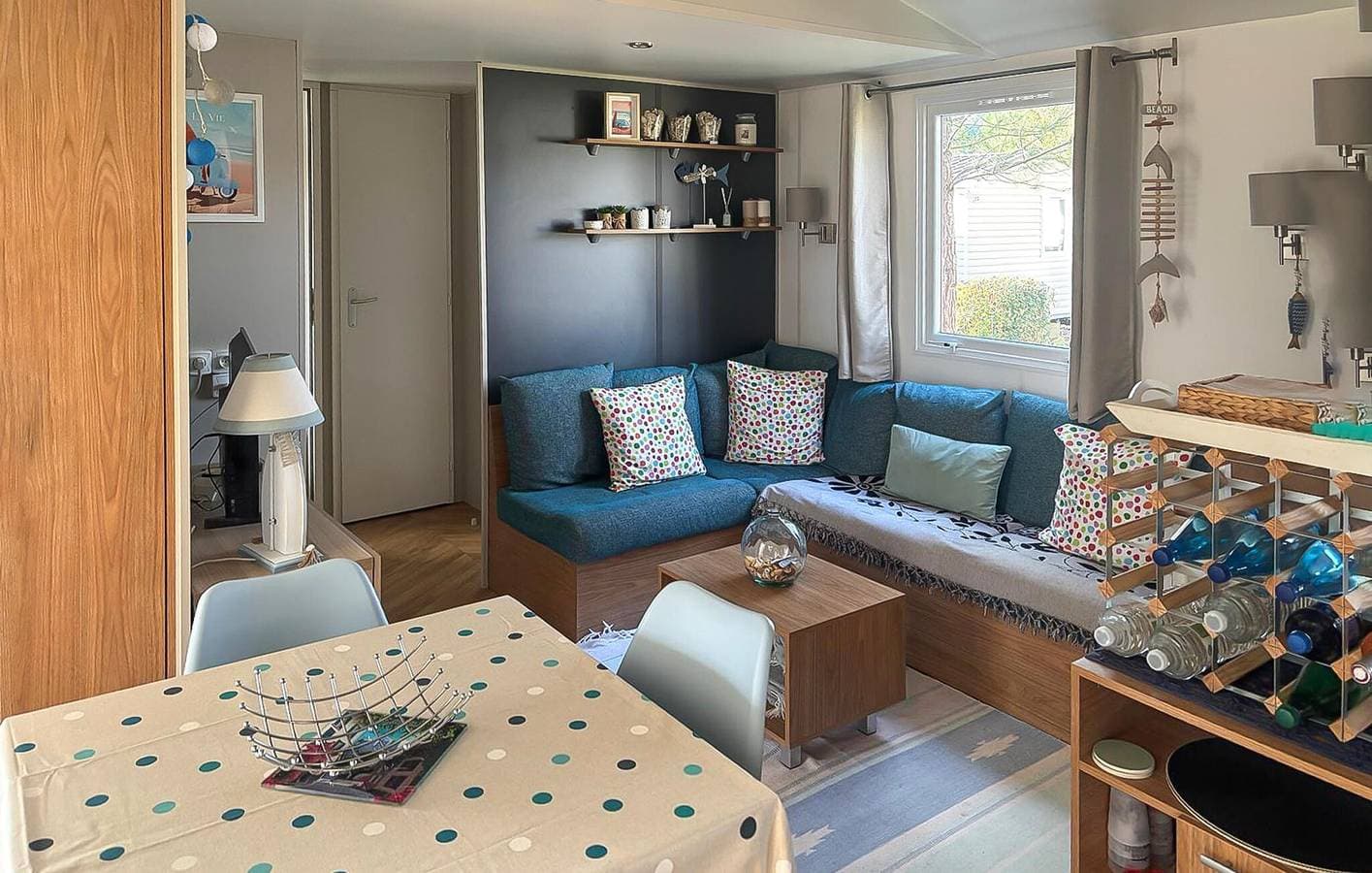Foto 8 von 30: Gemütliches Mobilheim mit Pool, Garten & WiFi in der Nähe des Restaurants Les Pinèdes