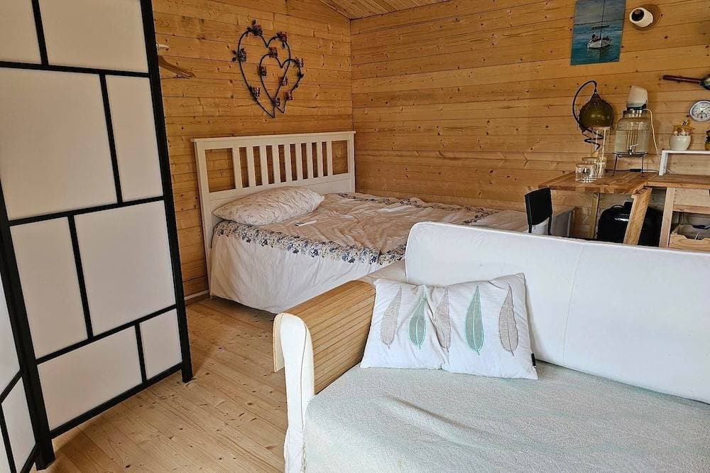 Foto 3 von 28: Cabin Sleeps 2 with Enclosed Garden