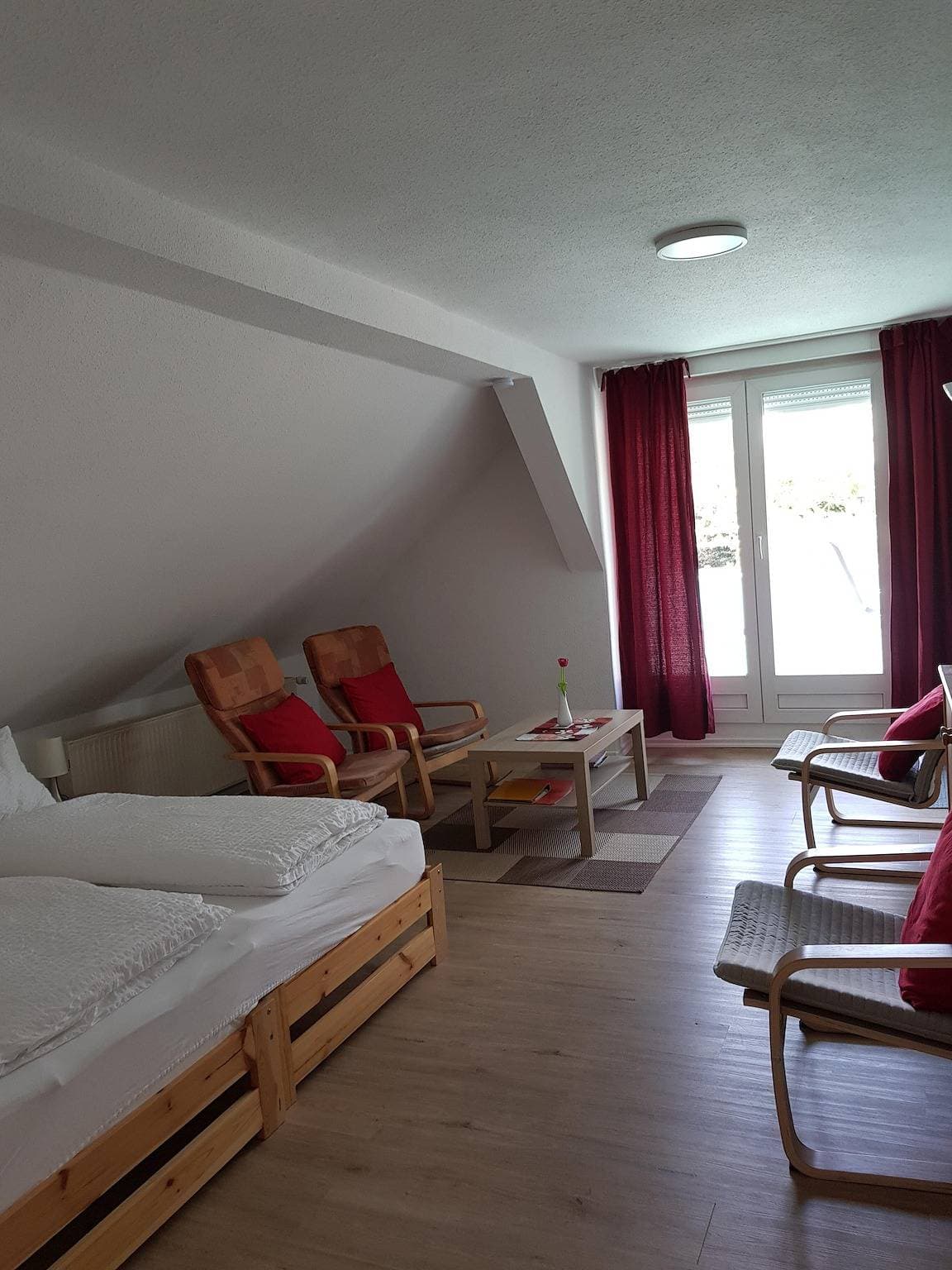 Foto 7 von 32: Ferienwohnung 'Wolf' mit privater Terrasse, Gemeinschaftsgarten und WLAN